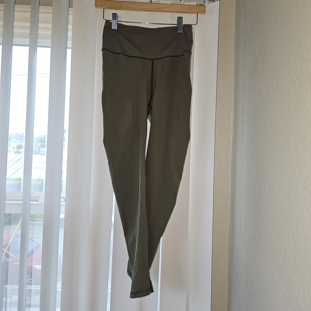 Olive Green Leggings Butt Scrunch - Picture 3 of 8